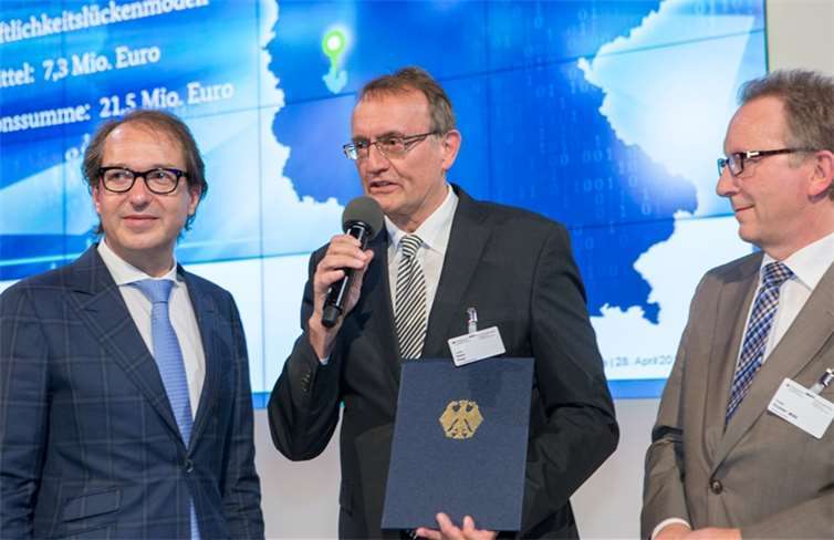 Landrat Rainer Kaul bezeichnete es im Gespräch mit Minister Dobrindt als gute Entscheidung, dass die Kommunen sich hier auf eine gemeinsame Vorgehensweise verständigt hätten.