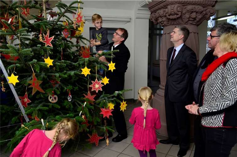 Landrat Rainer Kaul leistete technische Hilfe.