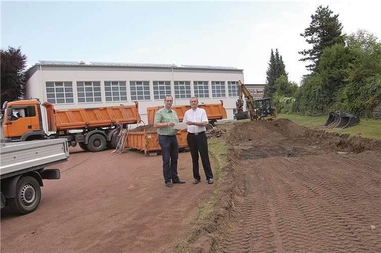 Landrat Rainer Kaul (re.) besichtigte die Baustelle.Kreisverwaltung