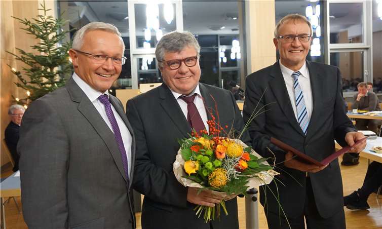 Landrat Rainer Kaul und Nachfolger Achim Hallerbach begrüßen Michael Mahlert als zukünftigen hauptamtlichen Beigeordneten.-FF-