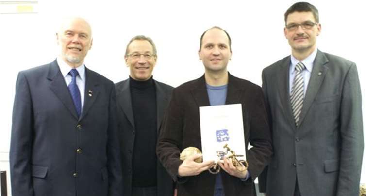 Landrat Schartz, Sportlehrer Reiz, Realschule Plus, Mendig Akademievorsitzender Bernarding, Sportbund Rheinland Vizepräsident Kleber (v.r.n.l.). Foto: privat