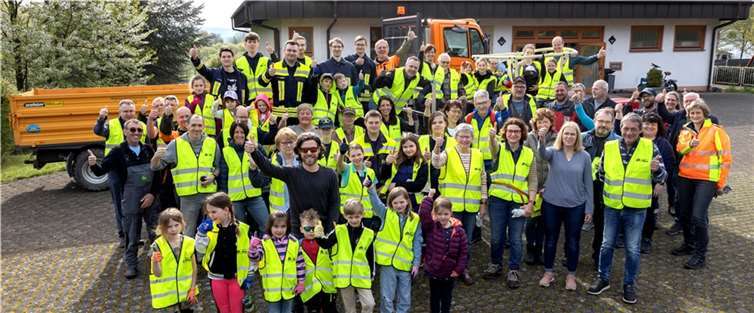 Landrat Schwickert eröffnete in Alpenrod die Aktion „Saubere Landschaft 2024“. Foto: Röder-Moldenhauer