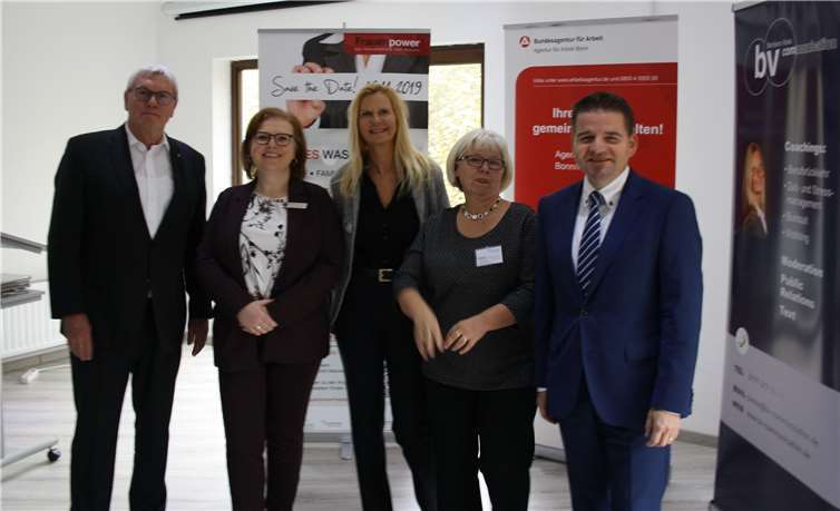 Landrat Sebastian Schuster, Katrin Erb-Ruck, Barbara Voss, Bettina Hihn und der 1. Beigeordnete von Meckenheim Holger Jung.