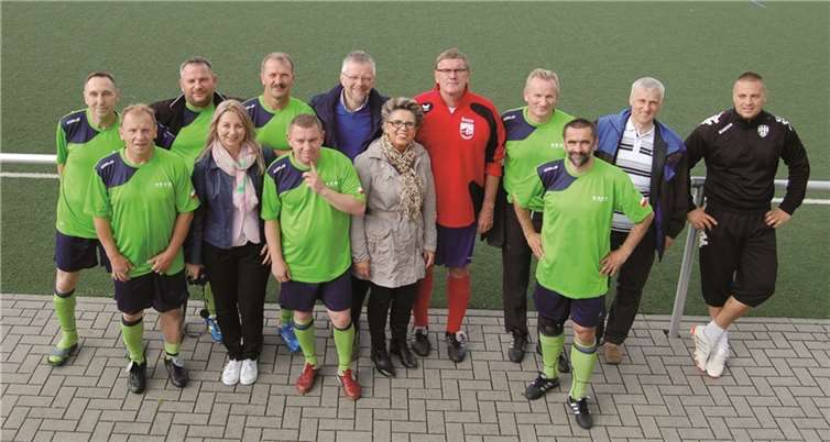 Landrat Sebastian Schuster (h.4.v.r.), Rainer Land, Leiter des Kultur- und Sportamtes des Rhein-Sieg-Kreises (h.4.v.l.) und Jan Kozak, stellvertretender Vorsitzender des Bunzlauer Kreistages (h.2.v.r.), mit der Delegation aus Bunzlau/Boleslawiec.privat