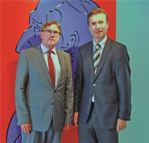 Landrat Sebastian Schuster (l.) mit Dr. Martin Klein, Hauptgeschäftsführer des Landkreistages NRW. privat
