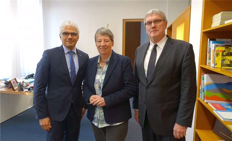 Landrat Sebastian Schuster und Oberbürgermeister Ashok Sridharan mit Bundesumweltministerin Barbara Hendricks.privat