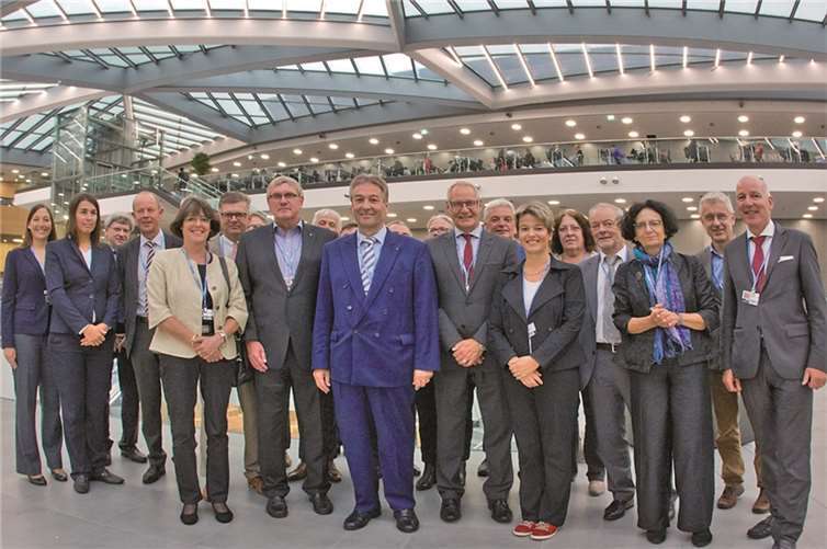 Landrat Sebastian Schuster und Oberbürgermeister Jürgen Nimptsch mit den Mitgliedern der Verwaltungskonferenz des Rhein-Sieg-Kreises und des Bonner Verwaltungsvorstandes. Michael Sondermann