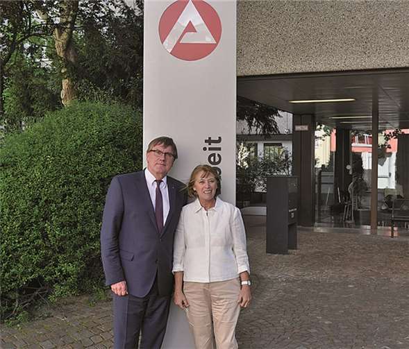 Landrat Sebastian Schuster zu Besuch in der Arbeitsagentur Bonn. (v.l. Landrat Sebastian Schuster und Marita Schmickler-Herriger, Vorsitzende der Geschäftsführung der Agentur für Arbeit Bonn/Rhein-Sieg). privat