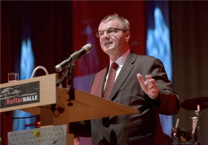 Landrat und Verwaltungsratsvorsitzender Dr. Alexander Saftig lobte das ansprechende Ambiente, in dem die Kreissparkasse Mayen die vielen Ehrenamtler der Region feiert und würdigt.