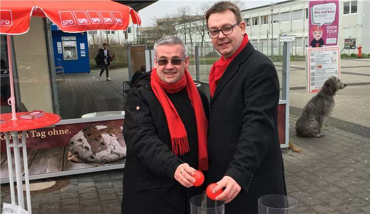 Landratskandidat Daniel Waldästl und Bürgermeisterkandidat Stefan Fassbender waren hoch zufrieden ob des guten Zuspruchs für das neue Dialogformat. Foto: SPD Meckenheim