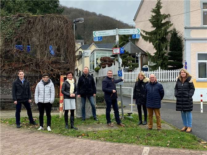 Landratskandidat Horst Gies MdL (4.v.r.), Petra Schneider MdL (3.v.l.), CDU-Vorsitzende Remagen Herta Lauer (r.), weitere Mitglieder des CDU-Stadtverbandes Remagen.Foto: privat