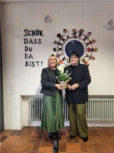 Landtagsabgeordnete Anette Moesta mit der Schulleiterin der St. Thomas RS plus in Andernach: Frau Vicky Plitt. Foto: Büro Moesta MdL