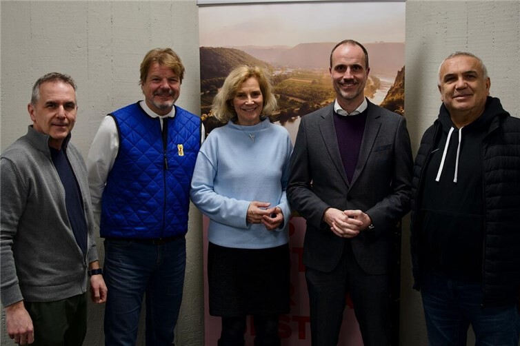 Landtagsabgeordnete Anna Köbberlinghatte ins Lützeler Bürgerzentrum eingeladen. Als Diskussionspartner stand Clemens Hoch, Staatsminister, den Teilnehmerinnen und Teilnehmern Rede und Antwort. Foto: privat