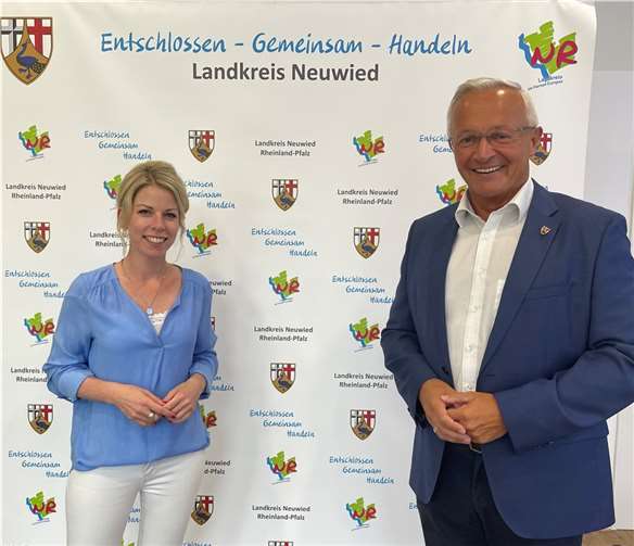 Landtagsabgeordnete Lana Horstmann und Landrat Achim Hallerbach.Quelle: Kreis Neuwied