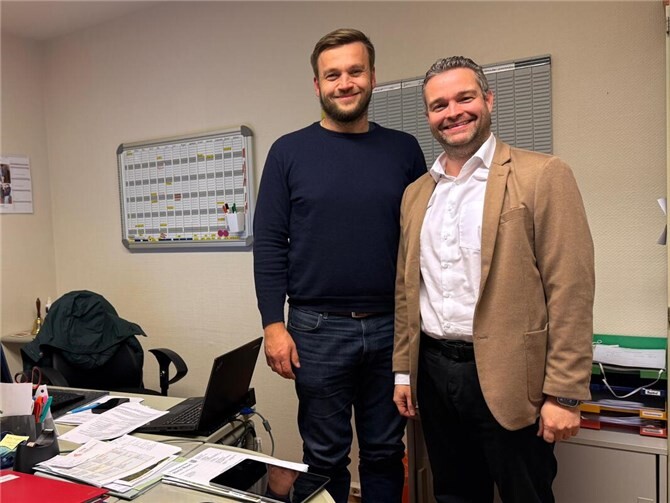 Landtagsabgeordneten Torsten Welling (re.) mit Ortsbürgermeister Christian Schuth. Foto: privat