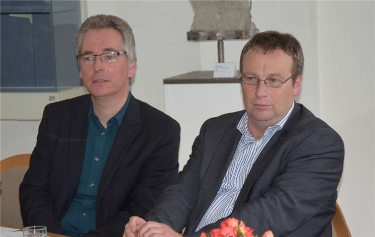 Landtagsabgeordneter Hans-Christian Markert (l.) und Bundestagsmitglied Oliver Krischer informierten über die aktuelle Situation im Hinblick auf die störanfälligen belgischen AKW. privat