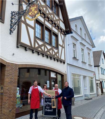 Landtagsabgeordneter Horst Gies (re) gratulierte zur Geschäftsübernahme.Foto: CDU