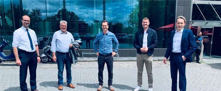 Landtagsabgeordneter Marc Ruland (SPD), Stadtbürgermeister Hans-Peter Ammel, Staatssekretär Clemens Hoch und Benjamin Kastner besuchten gemeinsam Malte Tack in seiner „Vulkan Brauerei“.Fotos: privat