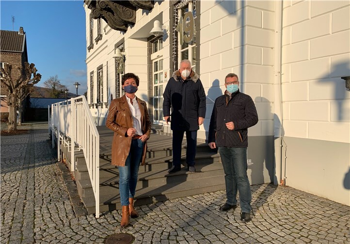 Landtagskandidaten Horst Gies und Guido Ernst und die Landtagskandidatin Petra Schneider führten ein Gespräch zum Thema Nachmittagsbetreuung. Foto: privat