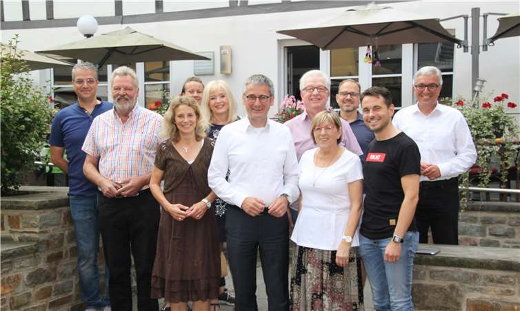 Kino oder Demokratie? Landtagspräsident Hendrik Hering - Mitte - begeisterte die Anwesenden mit einer emotional-kämpferischen Rede. privat
