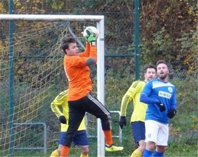Lange Zeit hielt Elberts Keeper Moritz Weißenborn seinen Kasten beim VfB Wissen sauber. Erst in der Schlussphase gelangen den Hausherren zwei Tore beim 2:0-Sieg. TH