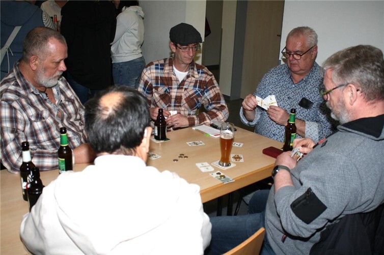 Lange musste man darauf verzichten. Jetzt kann man sich in Hambuch auch wieder zu einer gemütlichen  Skatrunde treffen.