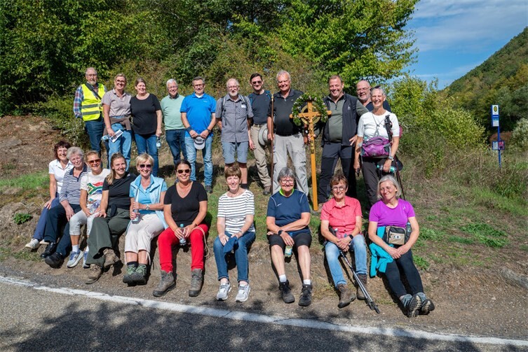 Langenfelder Bruderschaft Westum auf dem Weg nach St. Jost