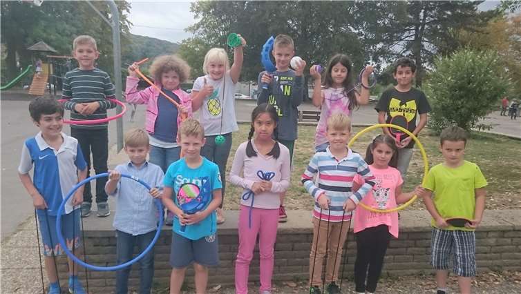Langeweile werden die Kinder der Regenbogenschule in der Pause keine haben. privat