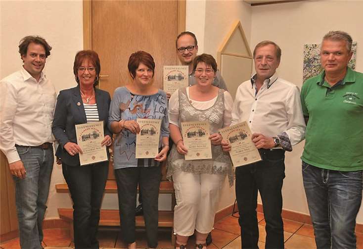 Langjährige Mitglieder KG erhielten Urkunden und Ehrennadeln als Anerkennung.SES