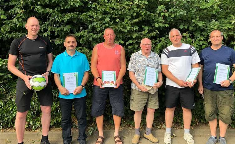 Langjährige Mitglieder wurden für 25- und 35-jährige Vereinstreue geehrt. Fotos: privat