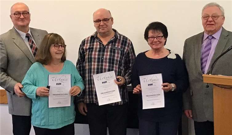 Langjährige Mitglieder wurden für ihre zehn- bzw. zwanzigjährige Mitgliedschaft geehrt.Fotos: privat