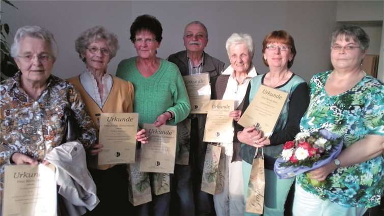 Langjährige Mitglieder wurden geehrt (v.li.): I. Müller; J. Zimmermann; A. Laubenthal; F. Laubenthal; U. Kaiser; R. Palm; E. Ockenfels. privat