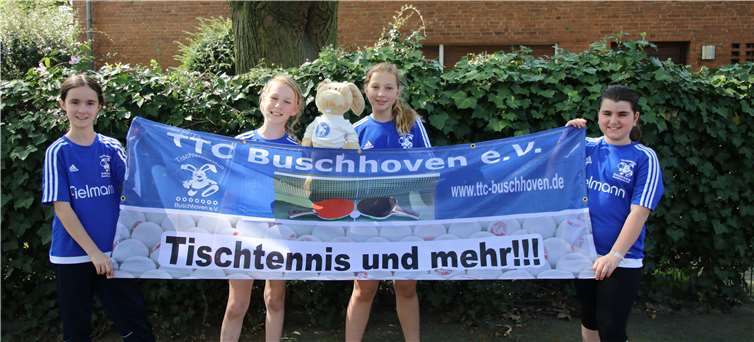 Lara Melsbach, Emma Pleßer, Larissa Leone und Sofia Allenberg. Privat