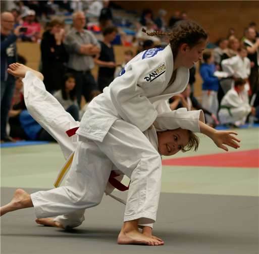 Lara Theißen im Wurf.