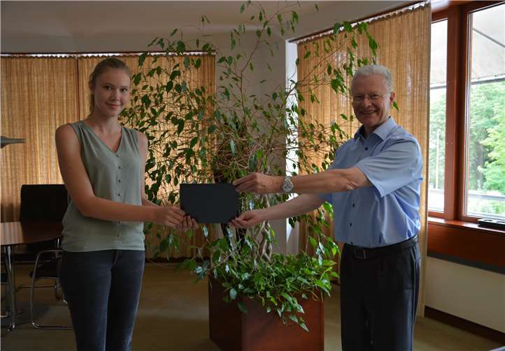 Lara Tritt und Landrat Frank Puchtler.Quelle: Kreisverwaltung des Rhein-Lahn-Kreises