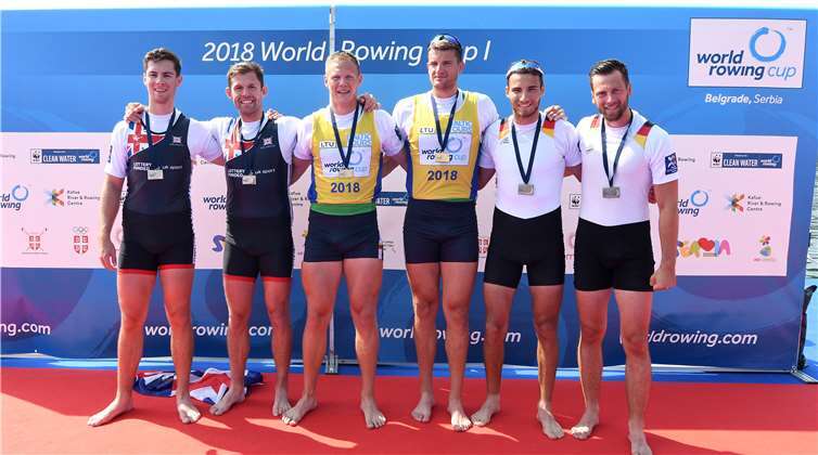 Lars Hartig (1.v.re.) und Timo Piontek (2.v.re.) freuten sich riesig über die Bronzemedaille beim Weltcup. privat