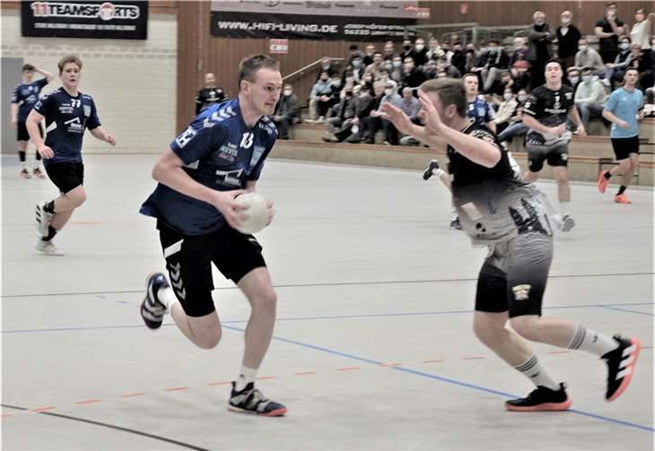 Sieg der Gastgeber Lars Rieder im Angriff. Foto: Jürgen Grab