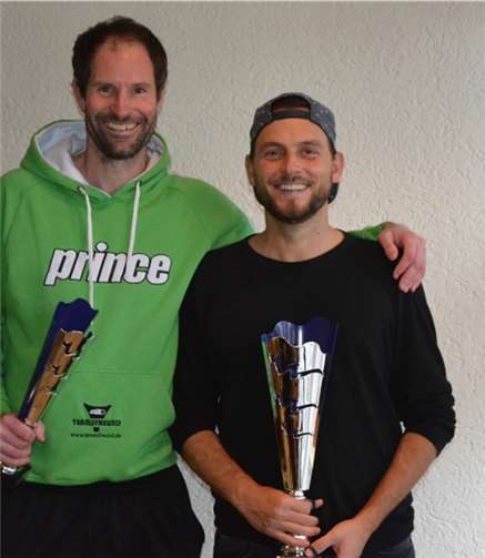 Lars Wellmann (r.) siegte gegen Matthew Feeney bei den Herren 40.