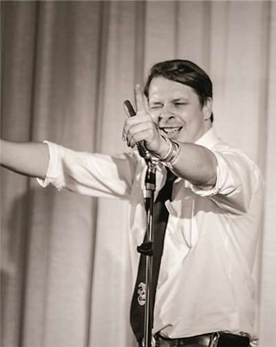 Lasse Samström führt in bewährter Manier durch die Veranstaltung. Privat