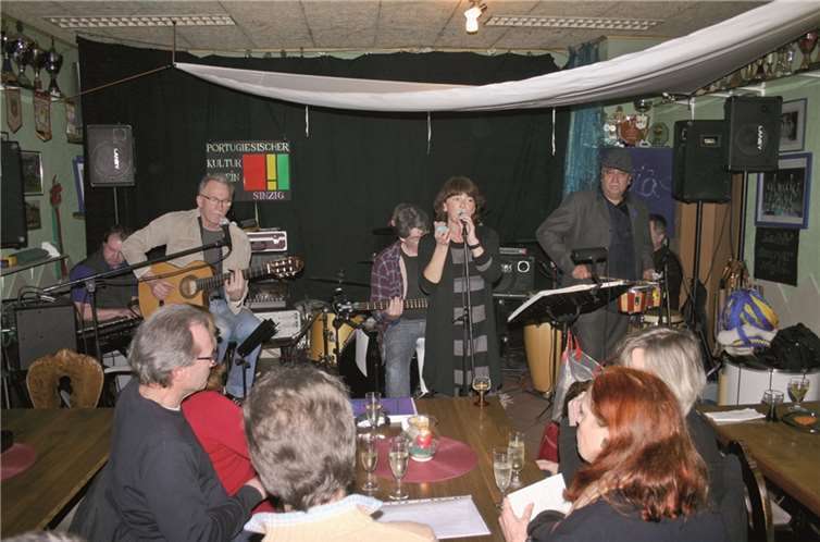 „Latin Grooves and Swing“ hieß es am Samstagabend im portugiesischen Kulturverein. -RÜ-