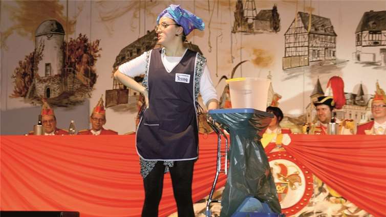 „Latrinen Lilly“ alias Natascha Bayer sorgte für tolle Stimmung mit ihrem Vortrag aus dem Alltag einer Putzfee.