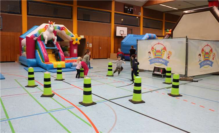 Laufaction pur: Neben klassischen Hüpfburgen gab es auch interessante Spiele zu entdecken.