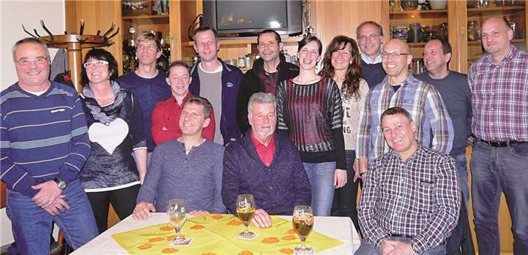 Lauftreffchef Karl-Werner Kunz (Mitte sitzend) konnte in seinem Jahresrückblick wieder über viele Highlights berichten. Lauftreff Puderbach