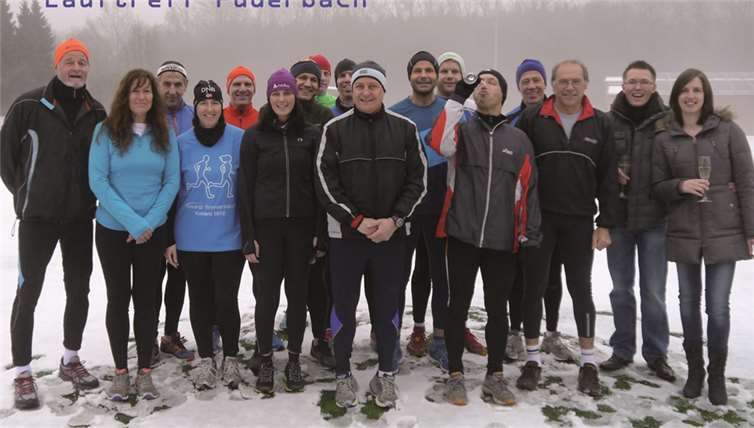 Lauftreffchef Karl-Werner Kunz (ganz l.) und seine Mannschaft im Schnee. Lauftreff Puderbach