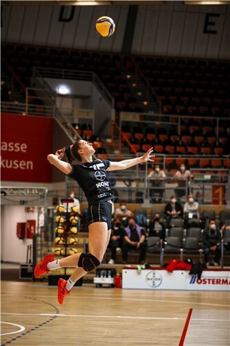 Laura Broekstra, hier noch in Leverkusener Spielkleidung, will bei den Deichstadtvolleys Erstligaerfahrung sammeln. Foto: Frederik Lüttge