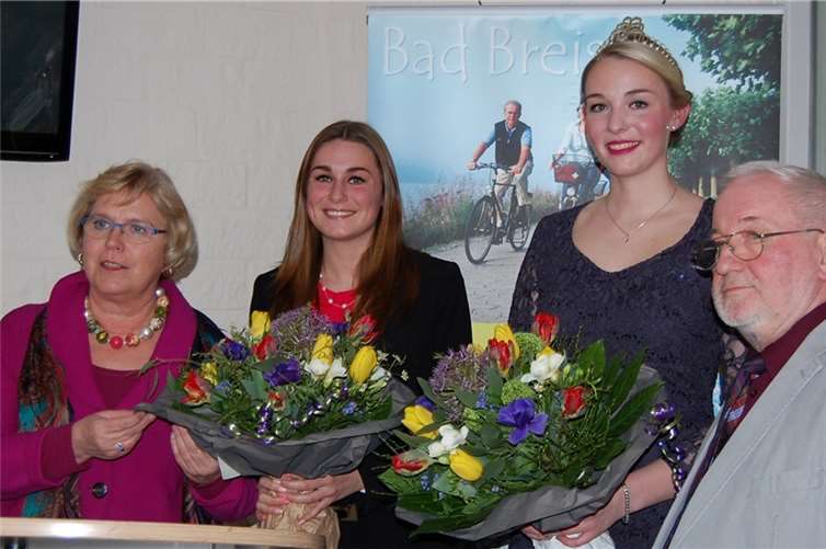 Laura Herter (2.v.l.) wird ab Mai für zwei Jahre die Quellenstadt Bad Breisig vertreten. Ihre Vorgängerin Maren I. (2.v.r.) wird noch bis zum Brunnenfest regieren.FA