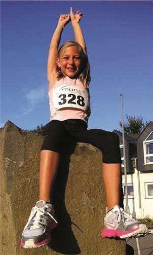 Laura Kuhn in Siegerpose.privat