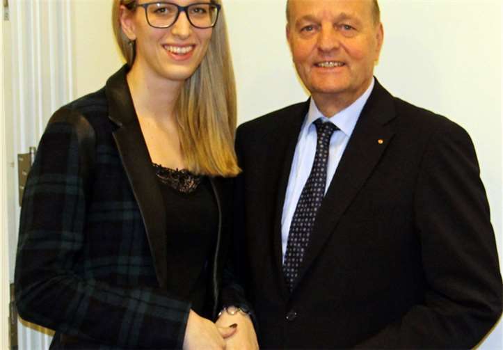 Laura Plitzko mit dem Kreisvorsitzenden der CDU Mayen-Koblenz, Dr. Adi Weiland.privat