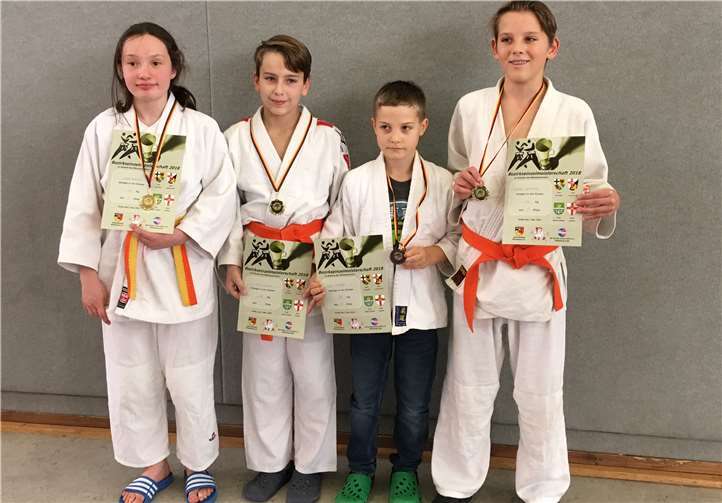 Laura Rennecke, Jamy Giesen und Cyrano Schneising wurden in die U12-Bezirksauswahl berufen. Luke Malottke landete auf Platz drei.privat