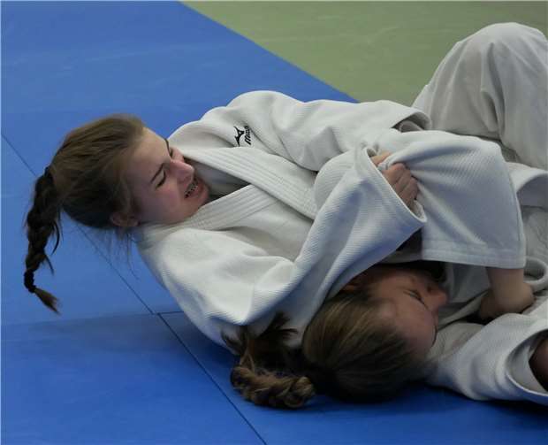 Laura Schieder im Bodenkampf.